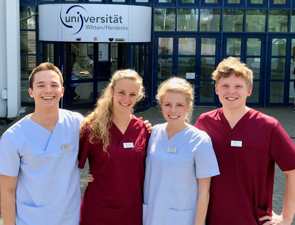 Das Myanmarteam 2018: Tom Kovalev, Saskia Beyer, Lisa Sophie Reder und Moritz Staiger (von links nach rechts), Foto: Studentisches Myanmarprojekt Universität Witten/Herdecke